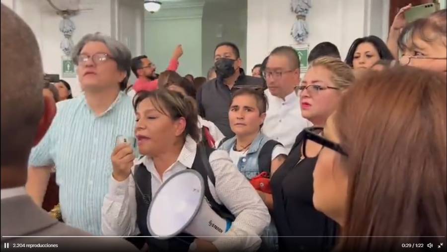 Trabajadores del Congreso de la CDMX exigen renuncia del Oficial Mayor