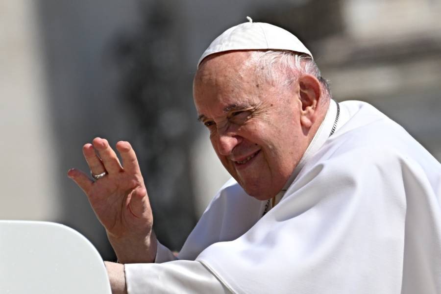 El primer ministro de Ucrania invita al papa Francisco a visitar su país