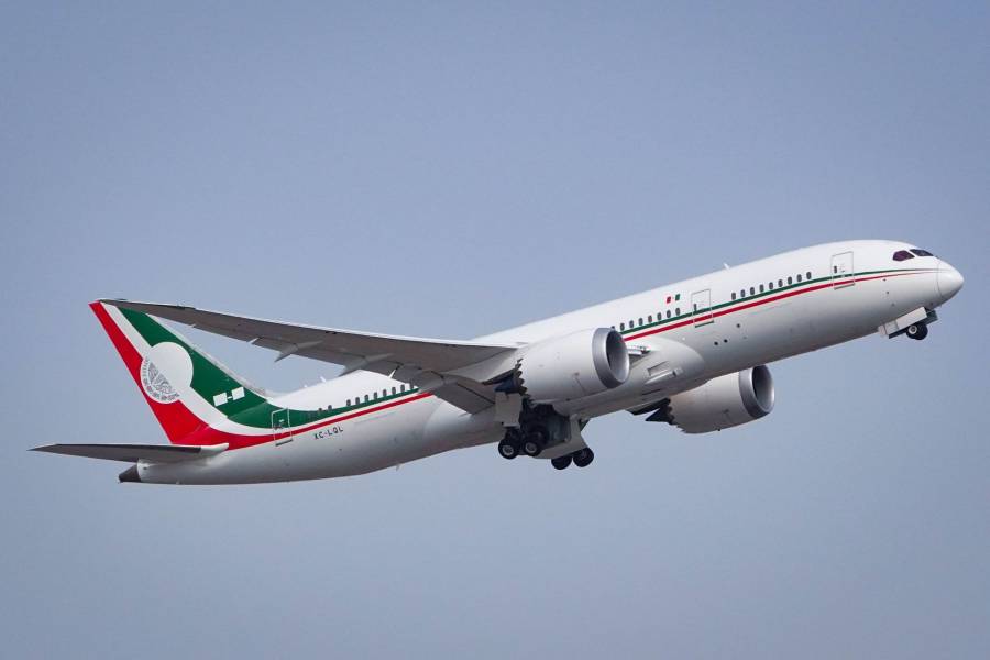 Avión presidencial despega rumbo a Tayikistán