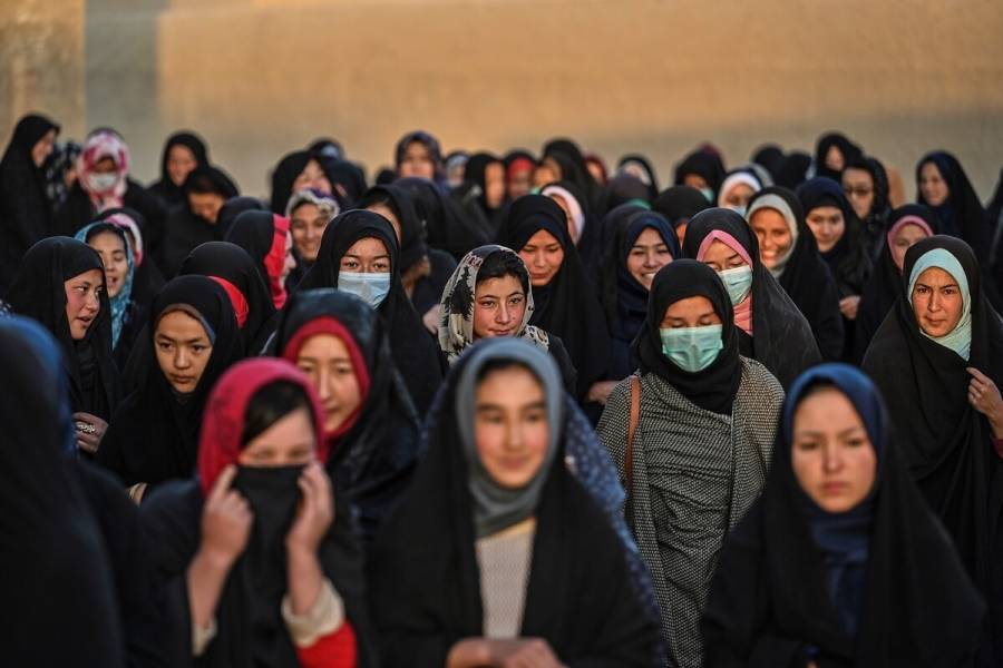 Talibanes afirman que prohibición a afganas de trabajar en la ONU es asunto 