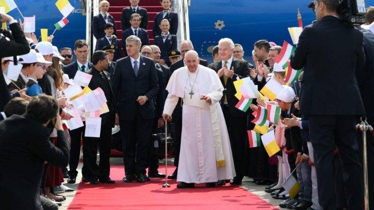 Papa Francisco reúne a más de 12 mil jóvenes en Budapest