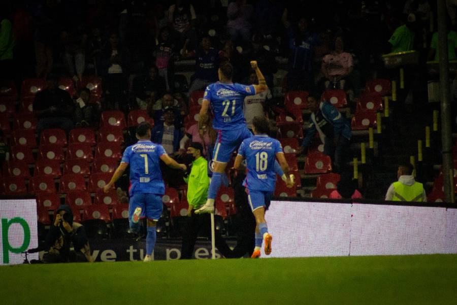 CRUZ AZUL SE IMPONE A SANTOS EN EL ESTADIO AZTECA PARA CERRAR LA FASE REGULAR