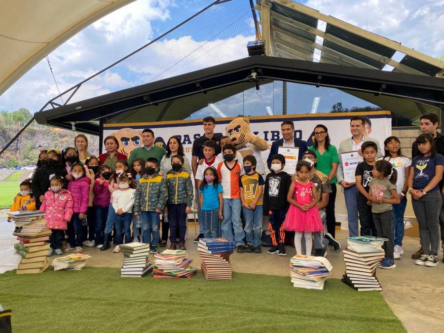 Bridgestone y los Pumas de la UNAM se unieron para donar alrededor de 70 mochilas y 1,761 libros a tres fundaciones mediante la iniciativa “Pasar el Libro”