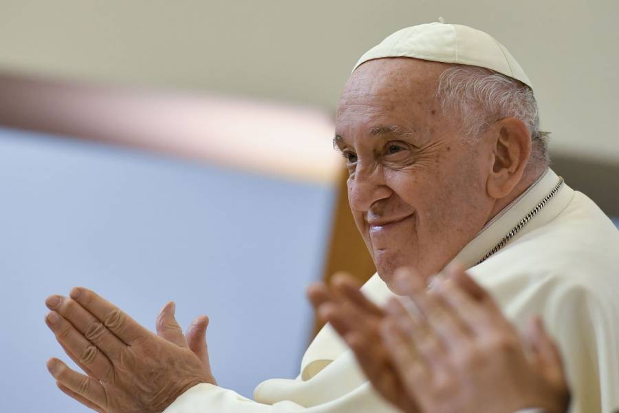 El papa insta a Hungría a abrir las puertas a los migrantes