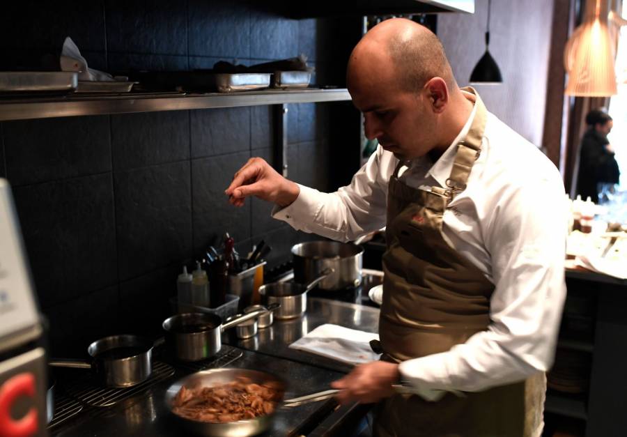 Chefs extranjeros conquistan paladares en Par&iacute;s con la cocina de su infancia