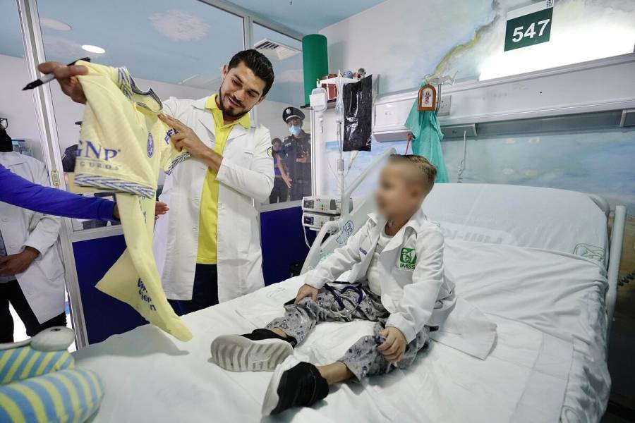 Henry Martín cumplió sueño de niño internado en el IMSS