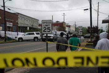Hallan a una madre y sus 3 hijos muertos a tiros en Florida