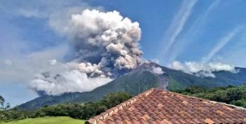 M&aacute;s de mil evacuados por erupci&oacute;n de volc&aacute;n de Fuego de Guatemala