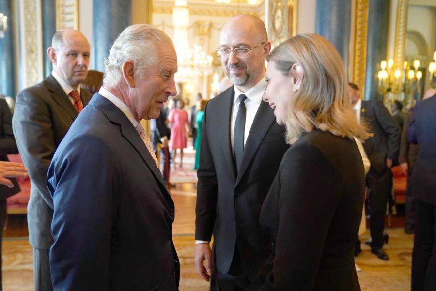 Mayores de 65 años, quienes más apoyan continuidad de la monarquía en Reino Unido
