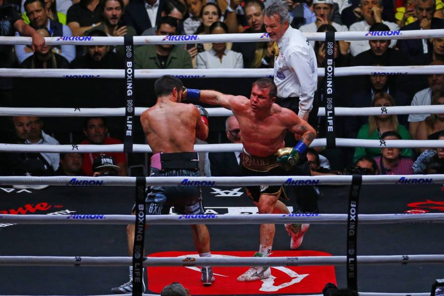 ‘Canelo’ vence a John Ryder y conserva sus cuatro cinturones de peso supermediano