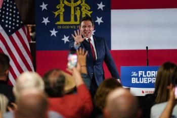 Gobernador de Florida, en ofensiva contra la 