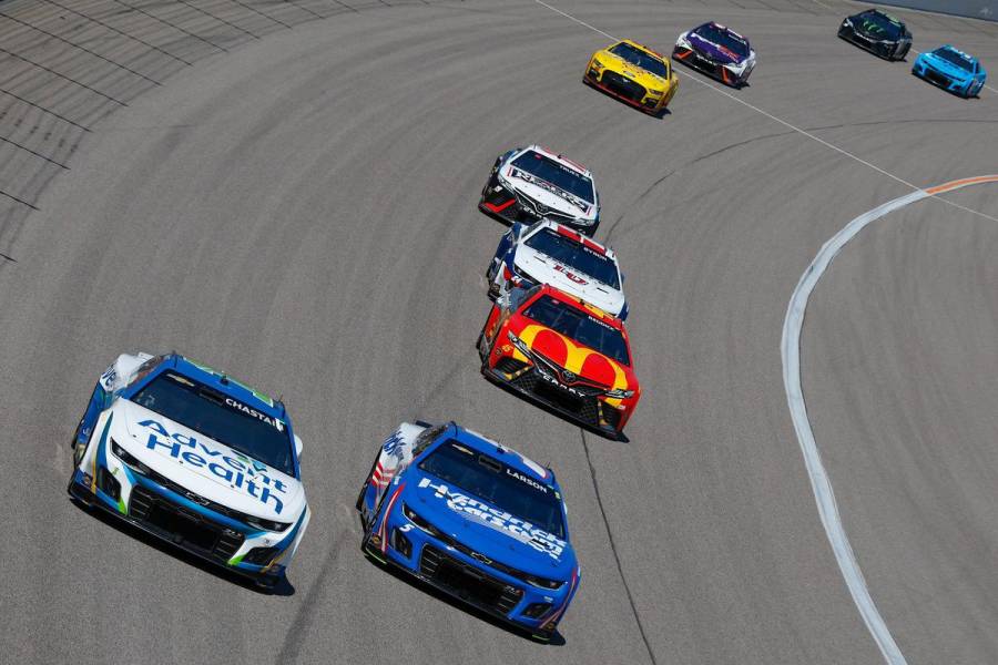 Hamlin gana Kansas en la última recta y entre abucheos