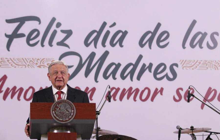 AMLO felicita a todas las mamás de México