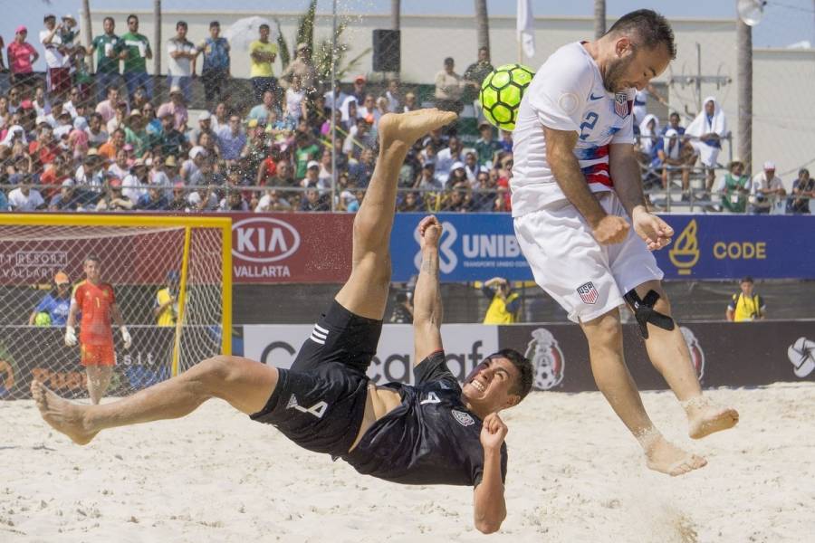Inicia selecci&oacute;n nacional de futbol de playa con victoria en Bahamas