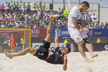 Inicia selecci&oacute;n nacional de futbol de playa con victoria en Bahamas