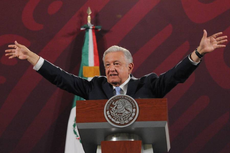 AMLO acusa a gobiernos del PAN de otorgar concesiones de agua