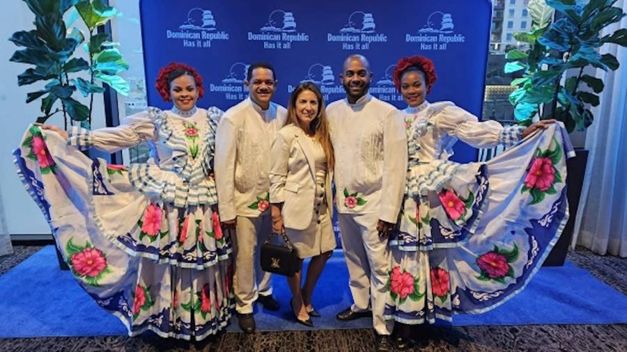 Dominicana busca aumentar flujo de turistas hispanos de EE.UU