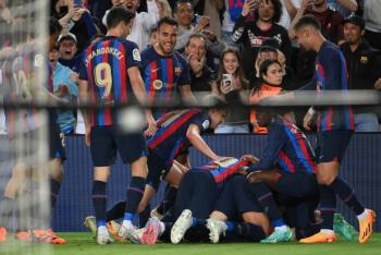 Barcelona busca ser campe&oacute;n liguero en el derbi contra Espanyol