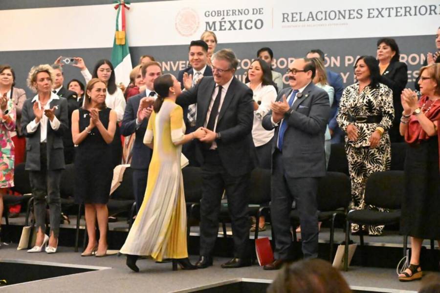Marcelo Ebrard promueve la participación de niñas y mujeres en la ciencia