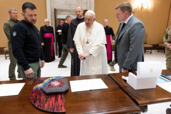 Zelenski se re&uacute;ne con el papa y obtiene ayuda militar de Alemania para Ucrania