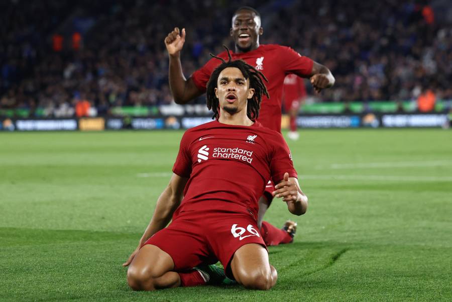 Liverpool golea al Leicester y se pone a un punto de los puestos de Champions League