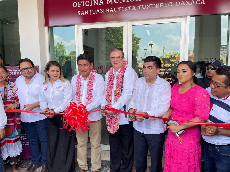 Marcelo Ebrard inaugura oficina de la SRE en Tuxtepec