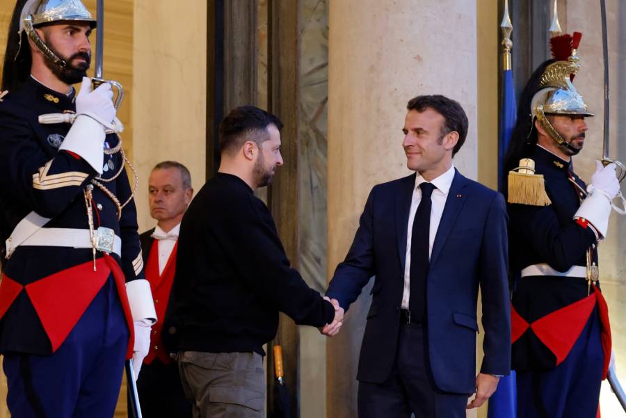 Zelenski se reúne con Macron en Francia tras ser condecorado por UE en Alemania