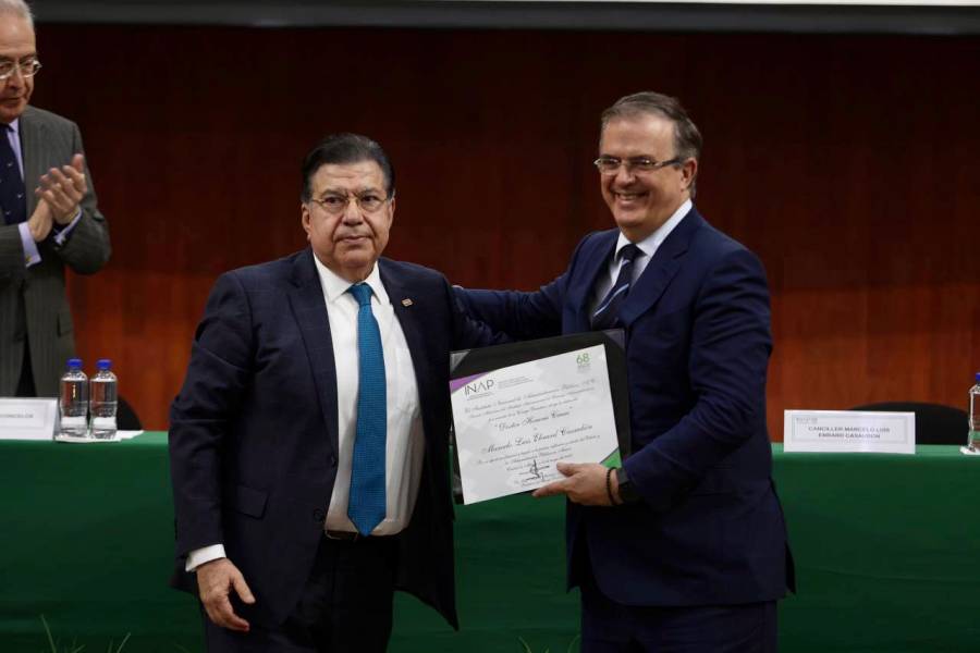 INAP otorga a Marcelo Ebrard el doctorado Honoris Causa