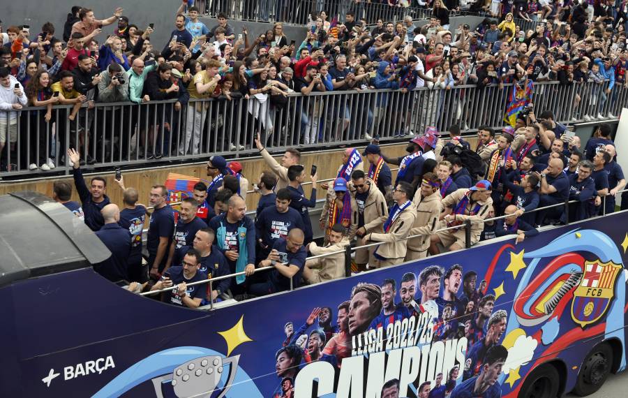 Barcelona se echa a la calle para celebrar la Liga azulgrana