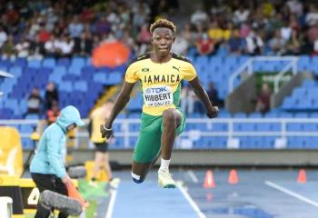 Jaydon Hibbert rompe marca de 38 a&ntilde;os en triple salto