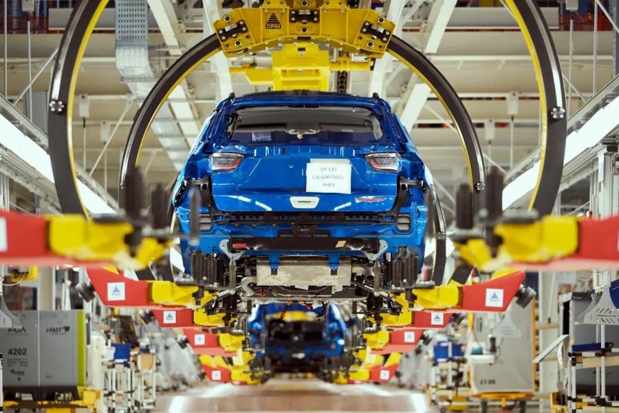 Sector automotriz en México mete reversa