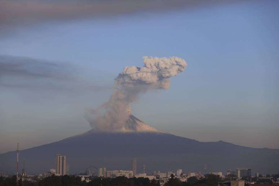 Suspenden clases en Puebla por actividad del volcán Popocatépetl