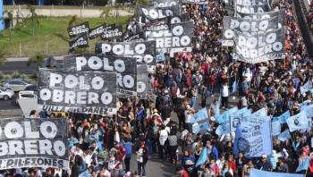 Miles marchan por trabajo, salarios y contra la pobreza en Argentina