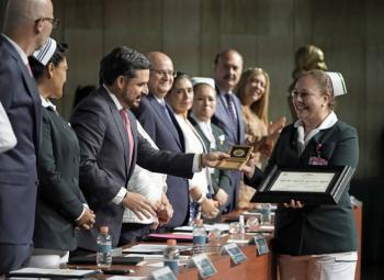 Liderazgo y profesionalismo caracterizan a los 140 mil trabajadores de Enfermería del IMSS: Zoé Robledo