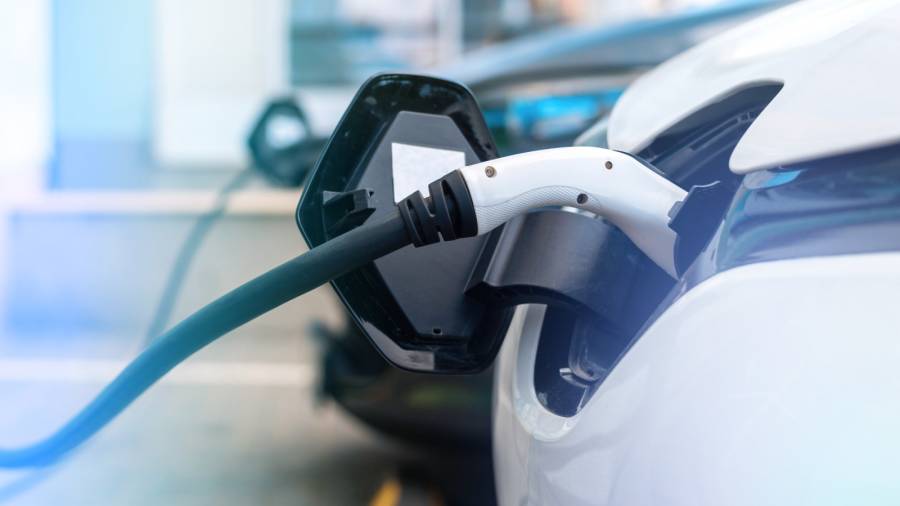 El impacto ambiental detrás de los vehículos eléctricos: ¿realmente no contaminan?