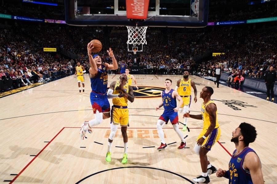 Denver pega primero, Nikola Jokić explota en talento