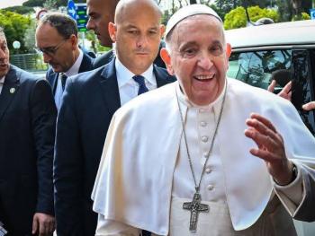El papa conf&iacute;a una misi&oacute;n de paz en Ucrania a cardenal italiano Zuppi