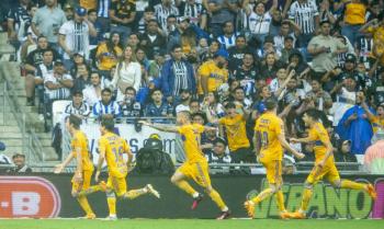¡La gloria est&aacute; al alcance de sus garras!: Tigres primer finalista de la liga MX