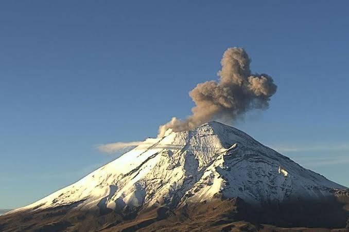 Se monitorea 24 horas Popocatépetl; ya hay un plan de Protección Civil: AMLO