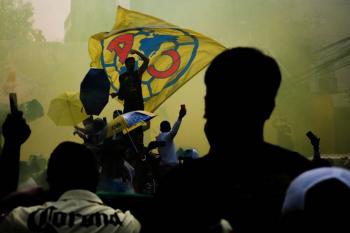 Ri&ntilde;as y peleas entre barras de Chivas y Am&eacute;rica