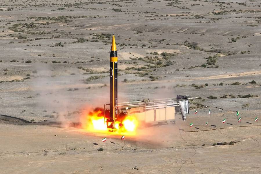 Irán presenta un nuevo misil balístico de 2,000 km de alcance