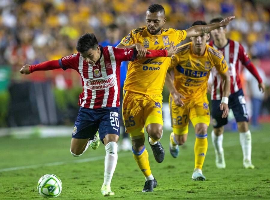 Tigres y Chivas igualaron sin goles en la Final de ida de la Liga MX