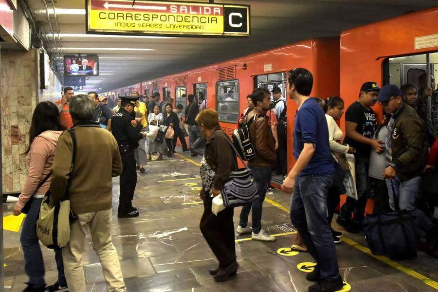 Interrumpen servicio en Línea 3 del Metro por corto circuito; desalojan a usuarios