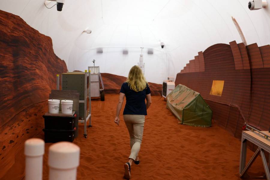 Kelly Haston, la bióloga que se dispone a pasar un año en Marte (o en algo parecido)