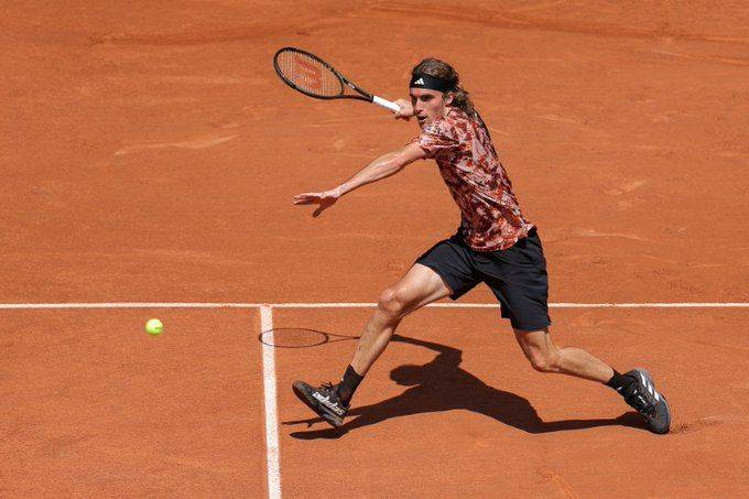 Tsitsipas sufre ante Vesely, pero avanza a segunda ronda de Roland Garros