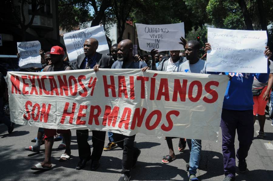 Migrantes haitianos se manifiestan en CDMX, piden apoyos para trabajar 