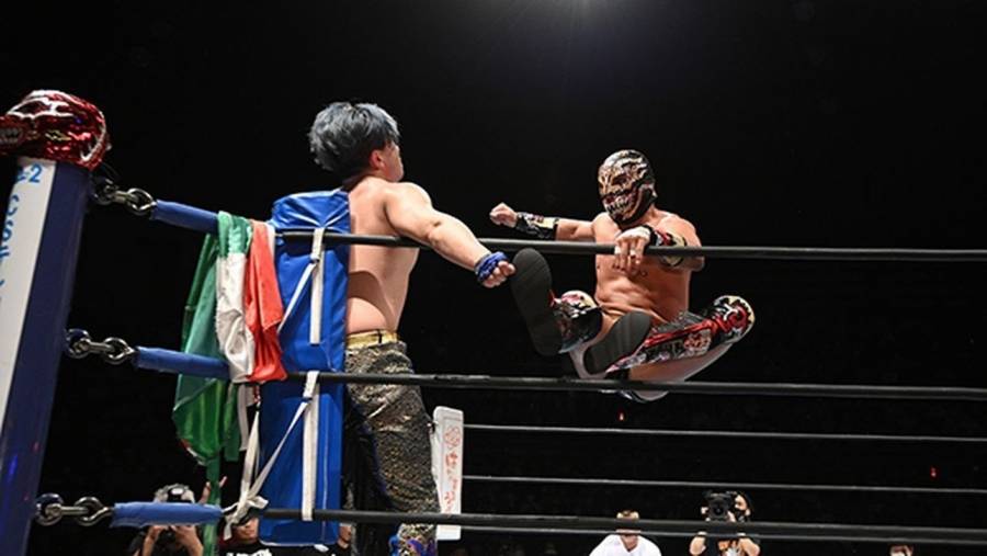 Titán del CMLL inmortaliza su nombre en Japón 