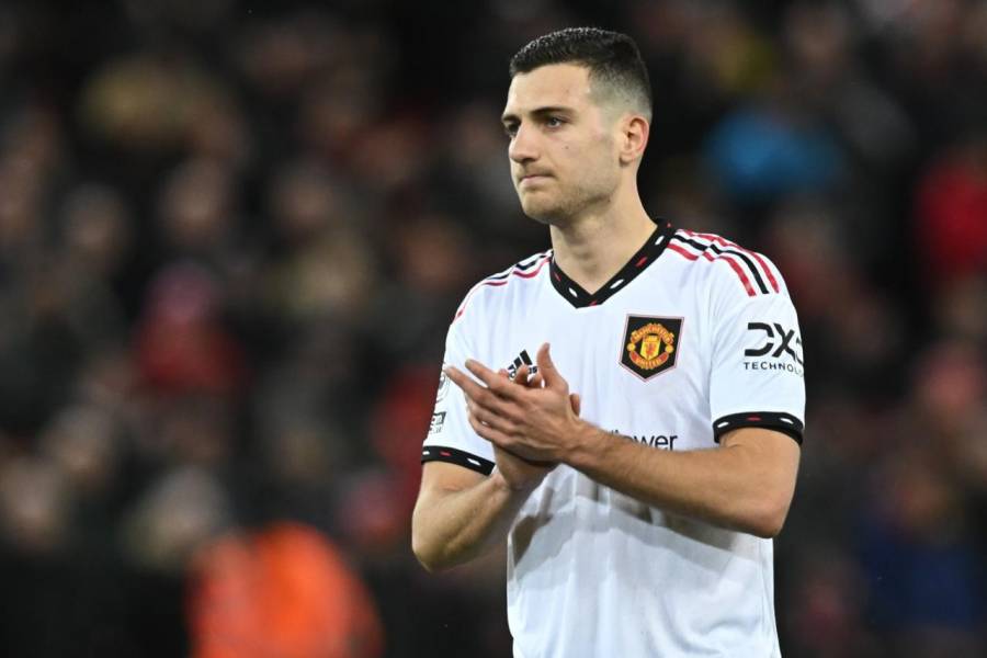 Dalot renueva con el Manchester United hasta 2028