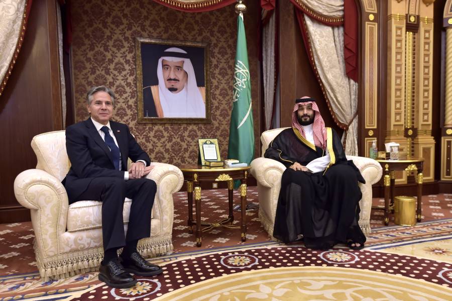 Blinken plantea derechos humanos en reunión con príncipe heredero saudita