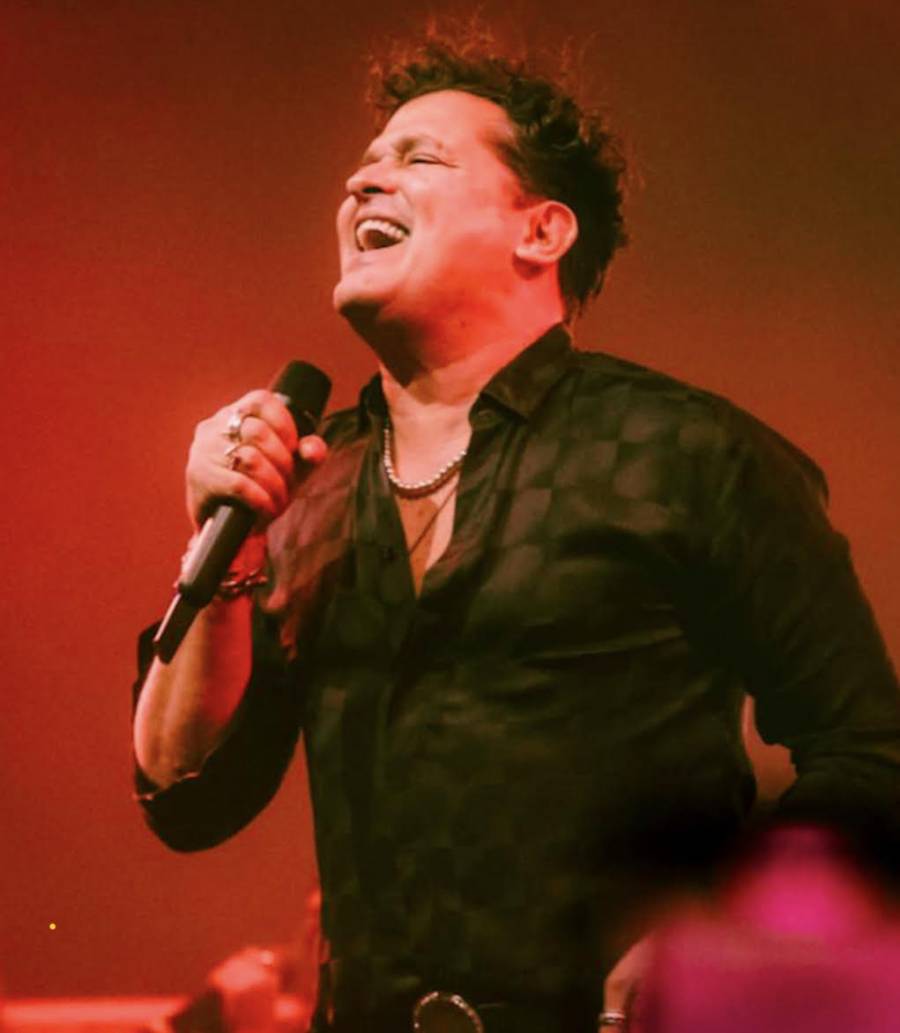 Carlos Vives enciende Sudamérica con su “Tour de los 30”